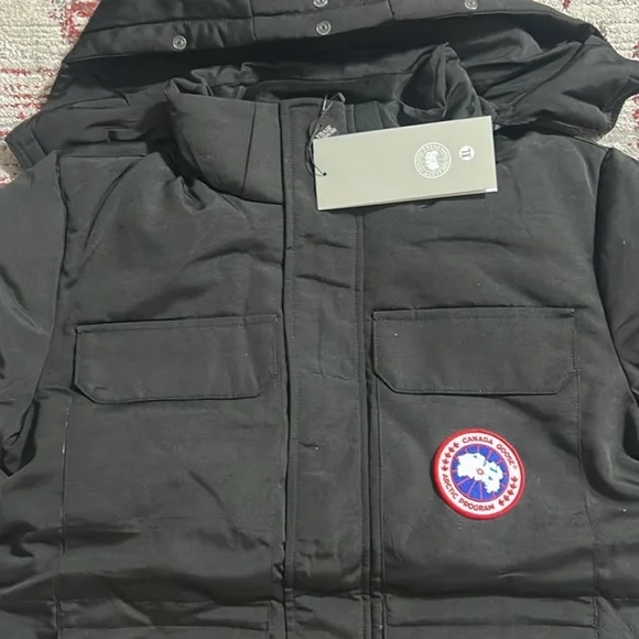 Canada goose jacket with real fur brand new sealed XL but fits like a large - Picture 6 of 10